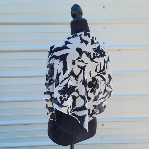 Womens Scarf Chiffon Floral Black White Triangle 49" x 31" NEW - Picture 5 of 8